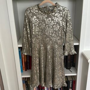 Fits beautifully — dress up or down.